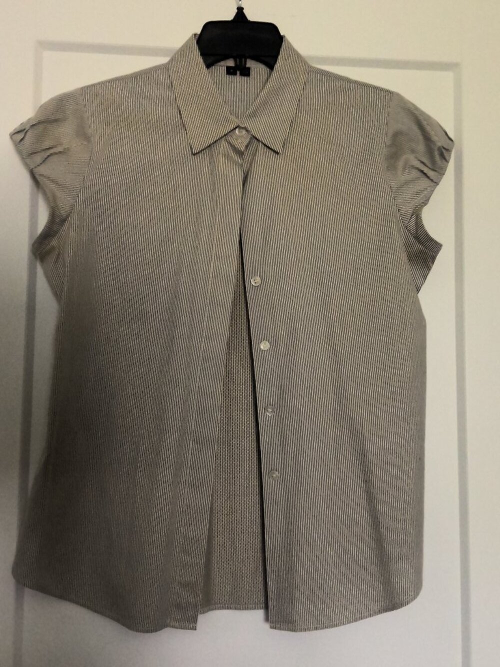 Womens Theory brand button down cap sleeve gray and cream blouse